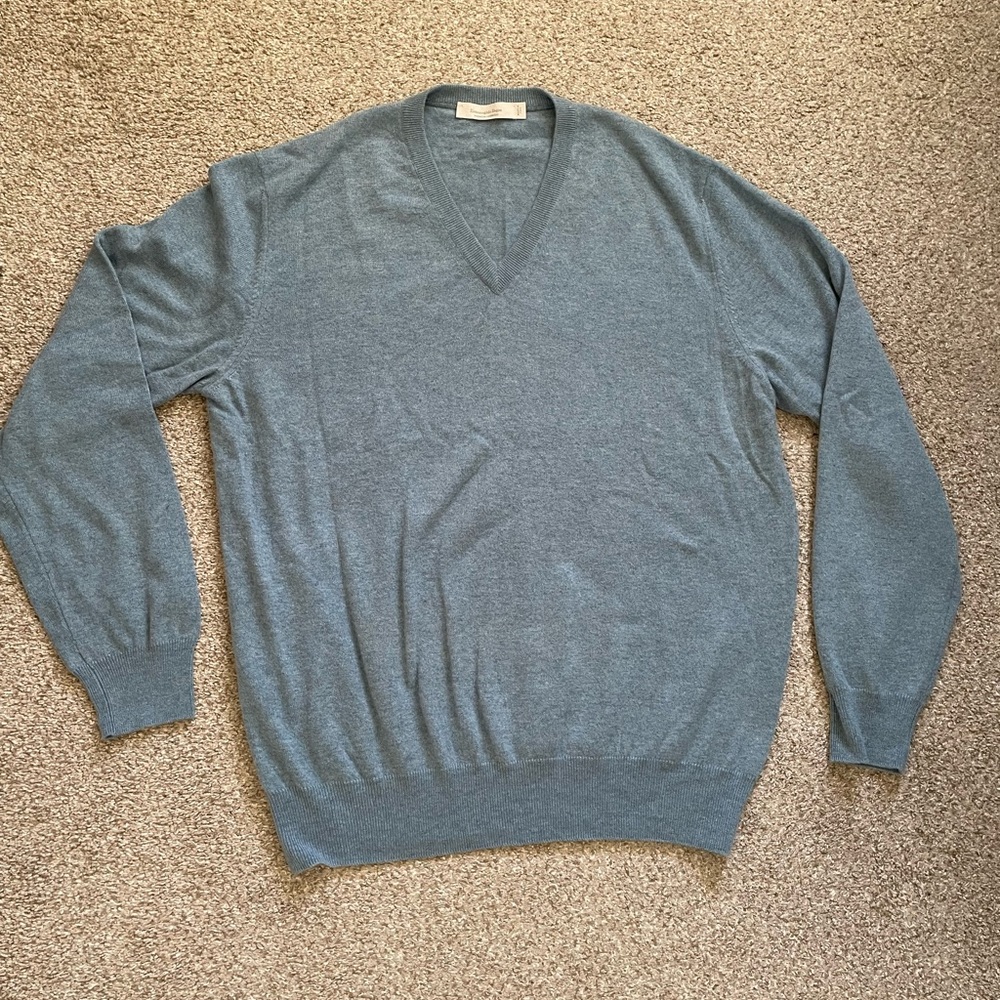 Ermenegildo Zegna 100% cashmere v neck sweater light blue